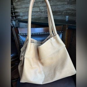 Beautiful authentic Marta Ray italian leather handbag.